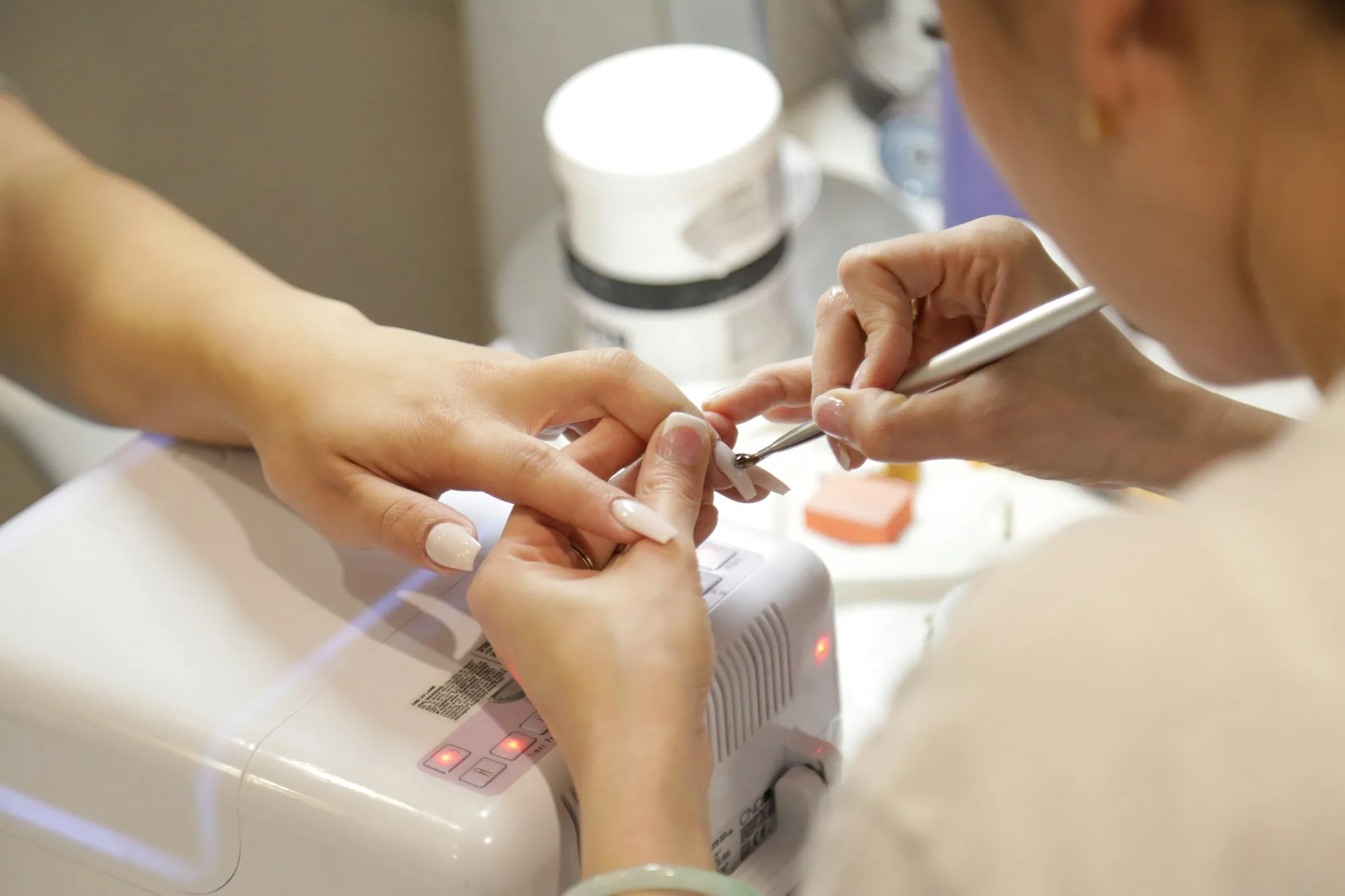 Gel Polish Nedir? Kalıcı Güzelliğin Sırrı — Dila Sayan Blog